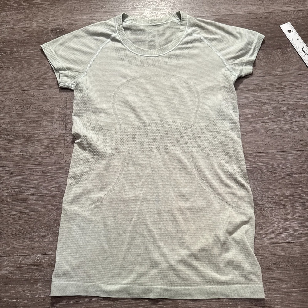 Lululemon Shirt Womens 9 Swiftly Tech Short Sleeve Run Yoga Gym Tee Top Workout